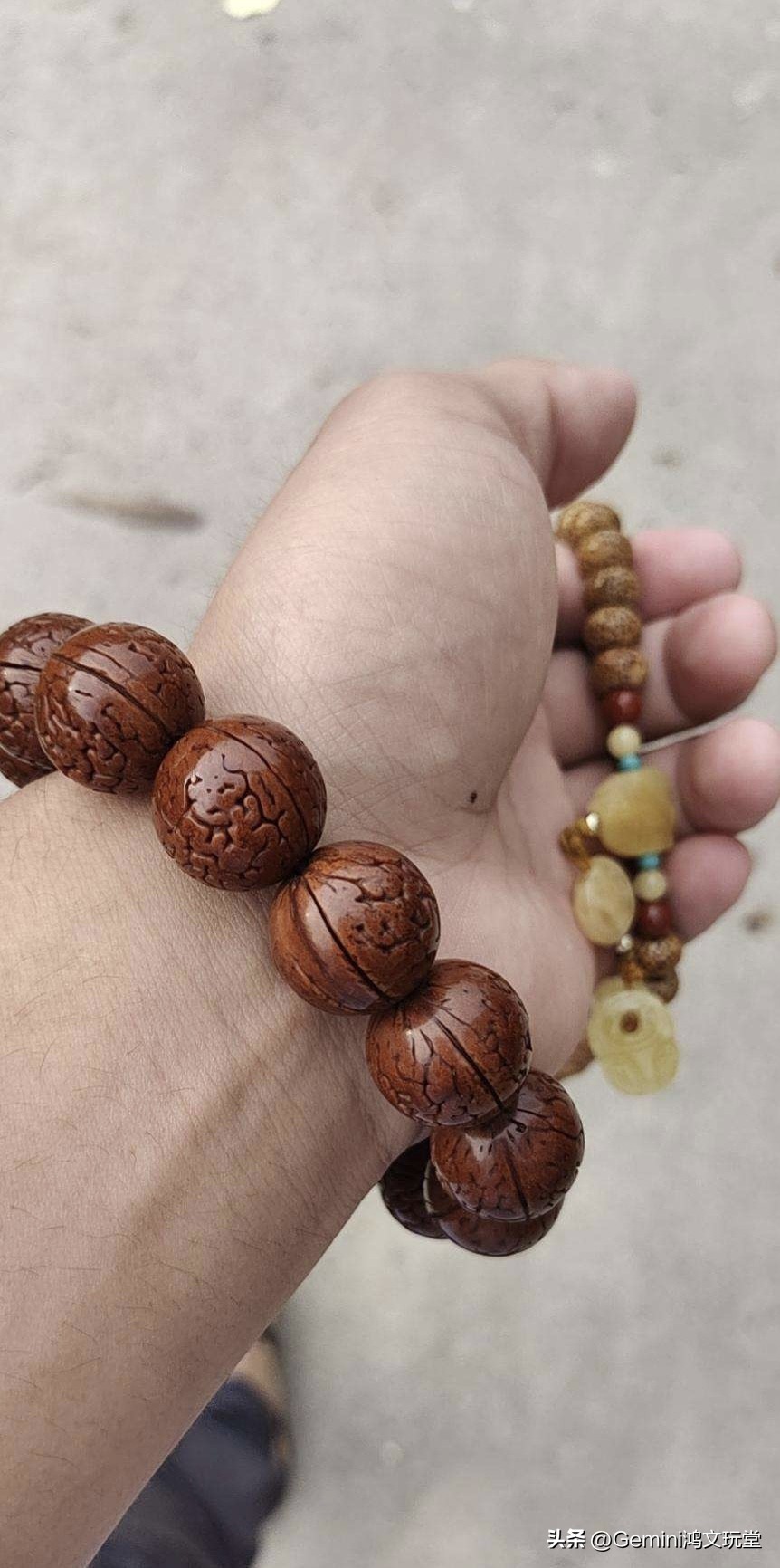 海黄手串的正确盘玩方法,绿松石手串的正确盘玩方法