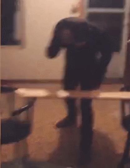 七匹狼腰带搞笑视频,被七匹狼打是一种什么感觉