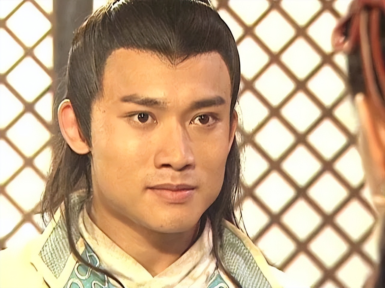 脸越圆人越甜,脸越方越好看