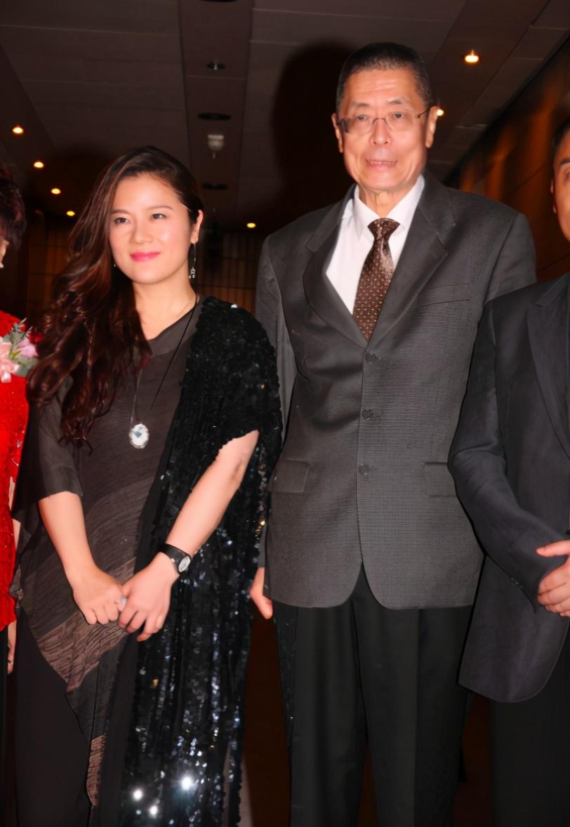 82岁刘诗昆开钢琴学院送女儿,84岁刘诗昆2个月儿子近照