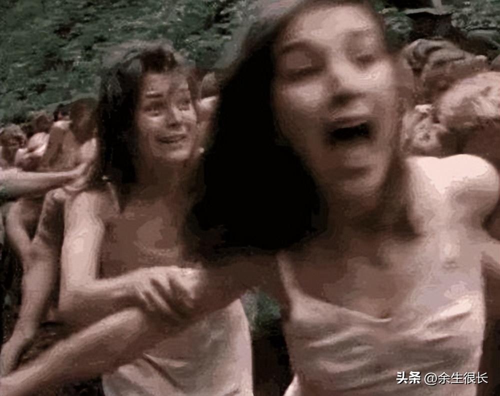 *光脱**犹太人女人衣服，集体*杀屠**，老照片再现变态的纳粹德国！