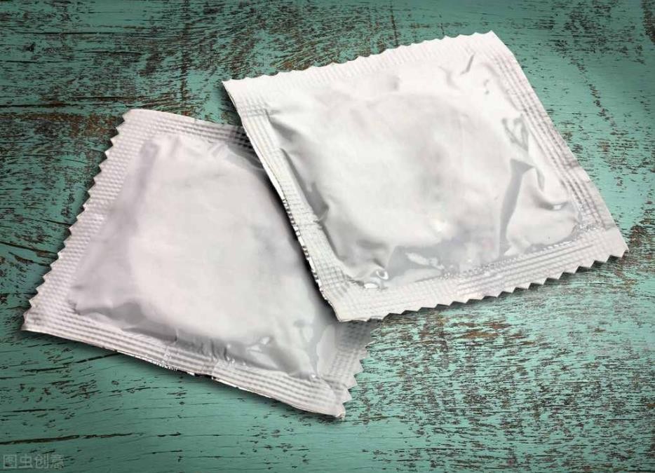 61岁老夫妻一周三次同房，干涩疼痛，用润滑液对身体有危害吗？