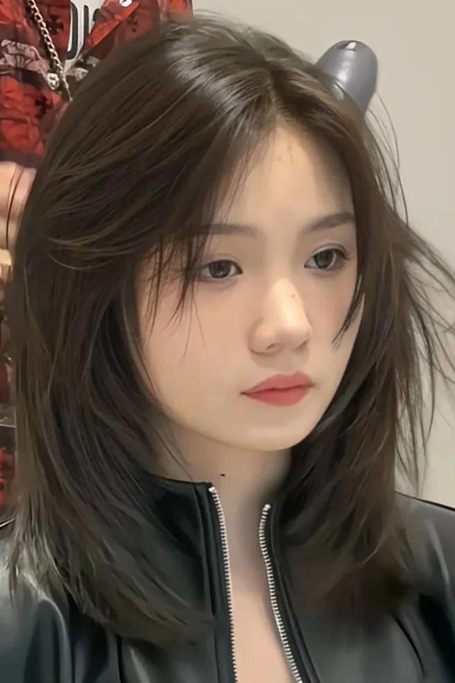 高层次锁骨发中长怎么剪,高层次锁骨发中长怎么造型