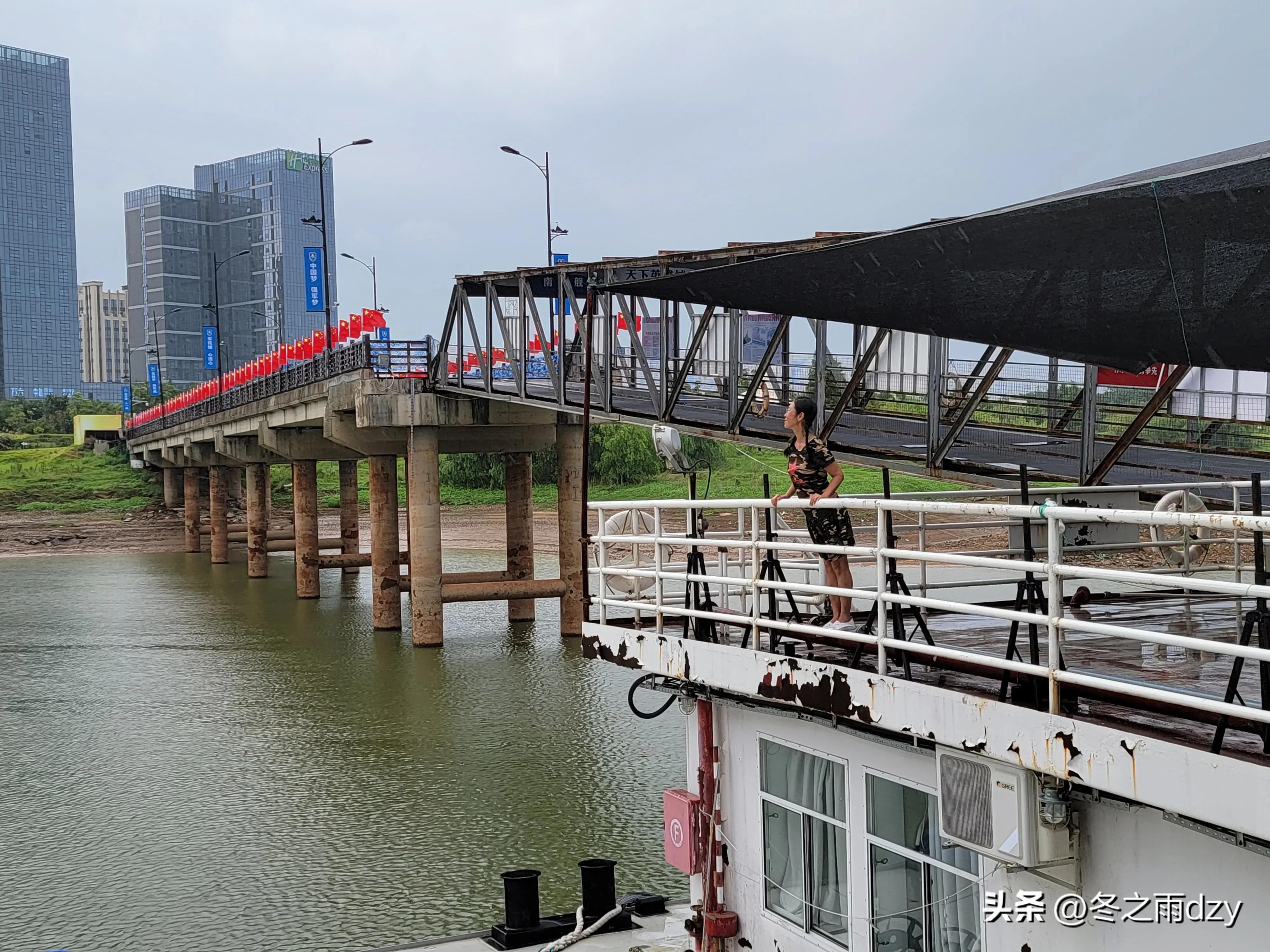 南昌舰主题园凤凰洲湿地公园,凤凰洲建军广场