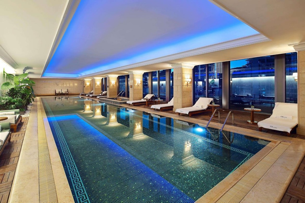 高端大气上档次游泳健身,游泳健身感受大自然的气息和美景