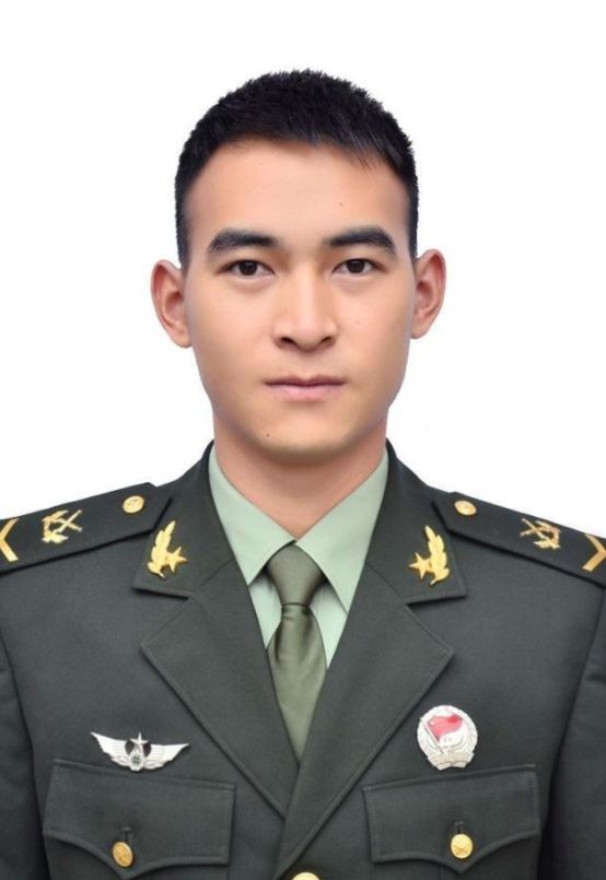 他是90后排雷英雄，27岁失去双手双眼荣立一等功，31岁获八一勋章