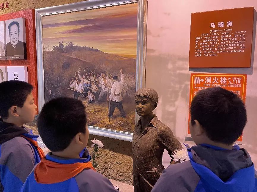 小学缅怀革命先烈主题活动,育才小学开展缅怀先烈