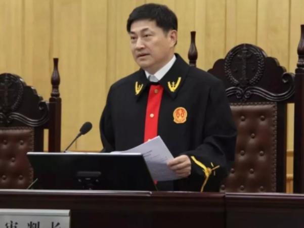 共犯的处罚根据共犯独立性,比较共犯从属理论和共犯独立理论