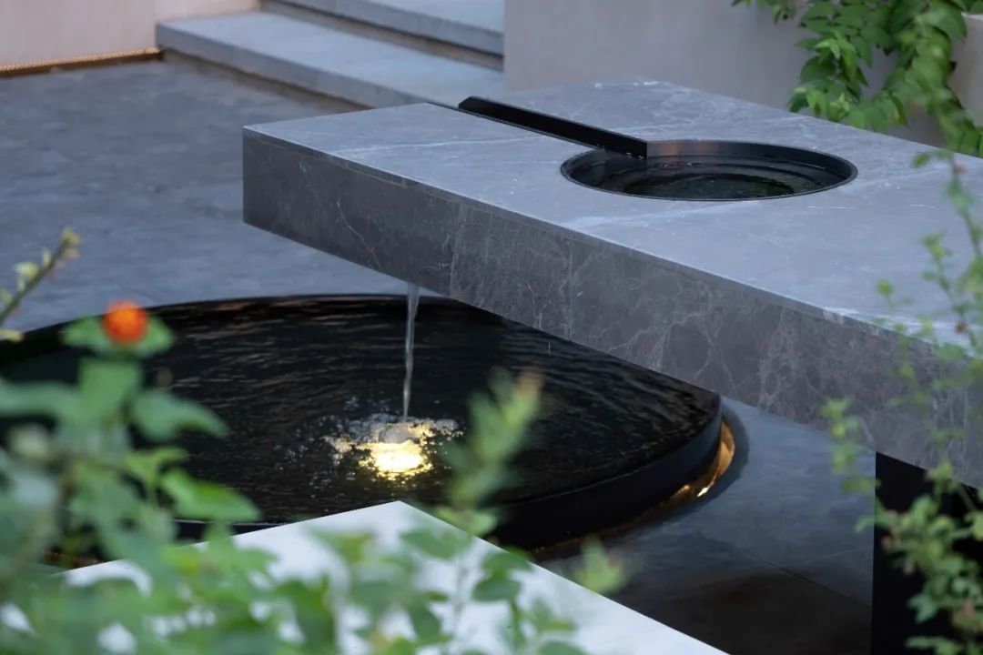 自然跌水景观,水幕瀑布跌水景观效果图