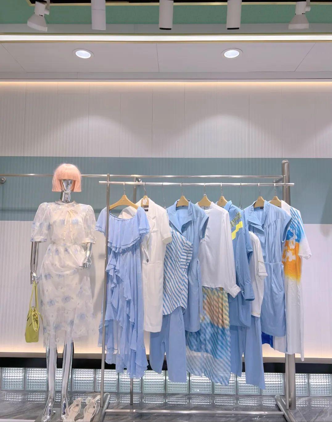 LILY夏品牌折扣女装桑蚕丝连衣裙上衣裤裙穿搭