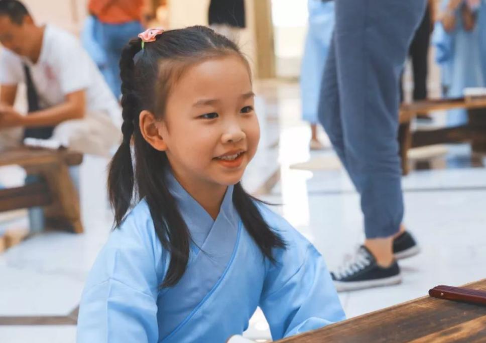 古代小孩剃头发型,为什么古代小孩头发后面剪了