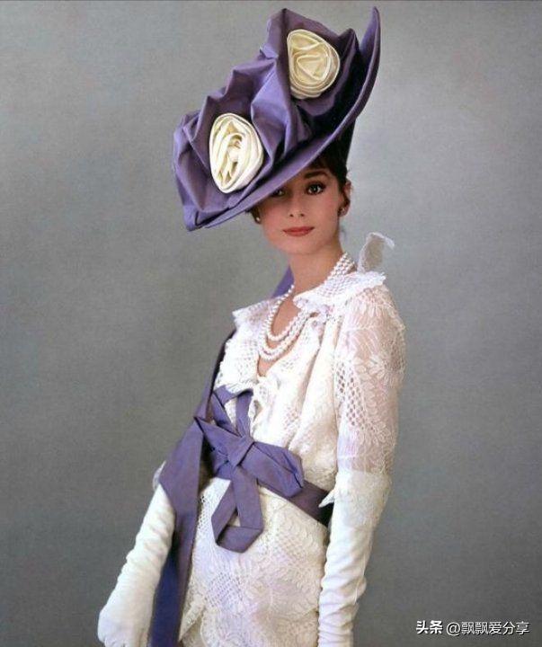 女子穿日军军装拍照被拘留,女子穿侵华日军服装摆拍新闻视频