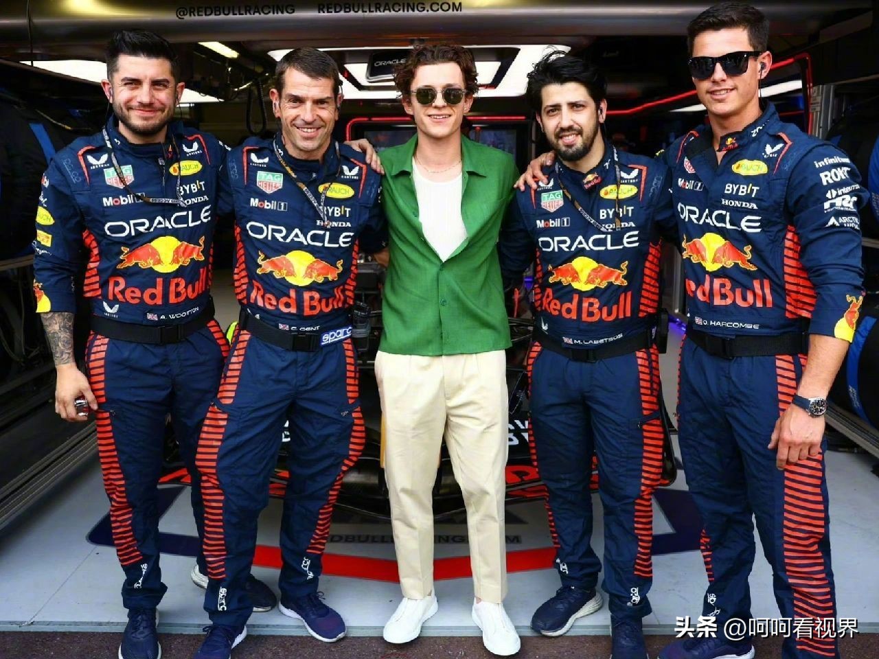 f1巴塞罗那站内马尔,内马尔携女友参加巴黎时装