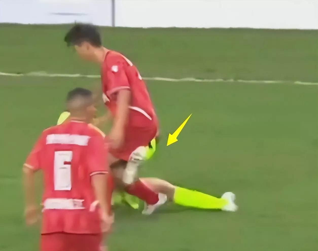 黄日华踢球拉拉队,黄日华踢村超球员后续