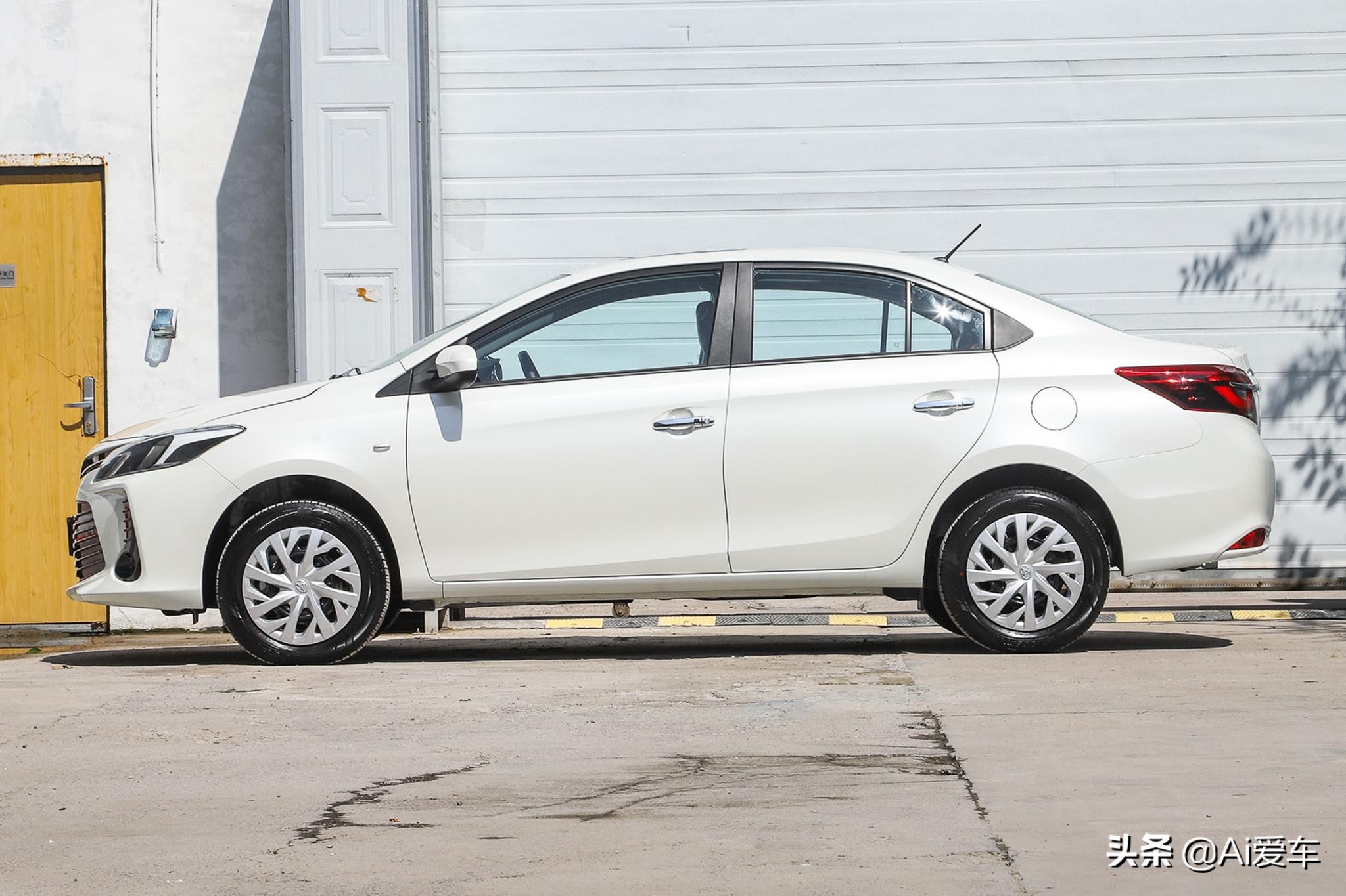 丰田最便宜的混动小型车,丰田全部车型及价格表威驰