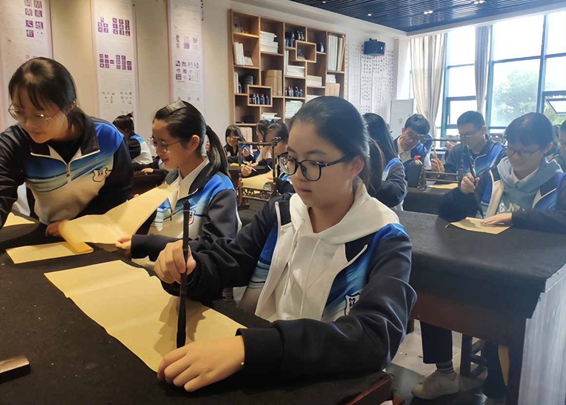 字体手写鲸落体和奶酪体哪个好写,高中生鲸落字体走红字迹清新脱俗