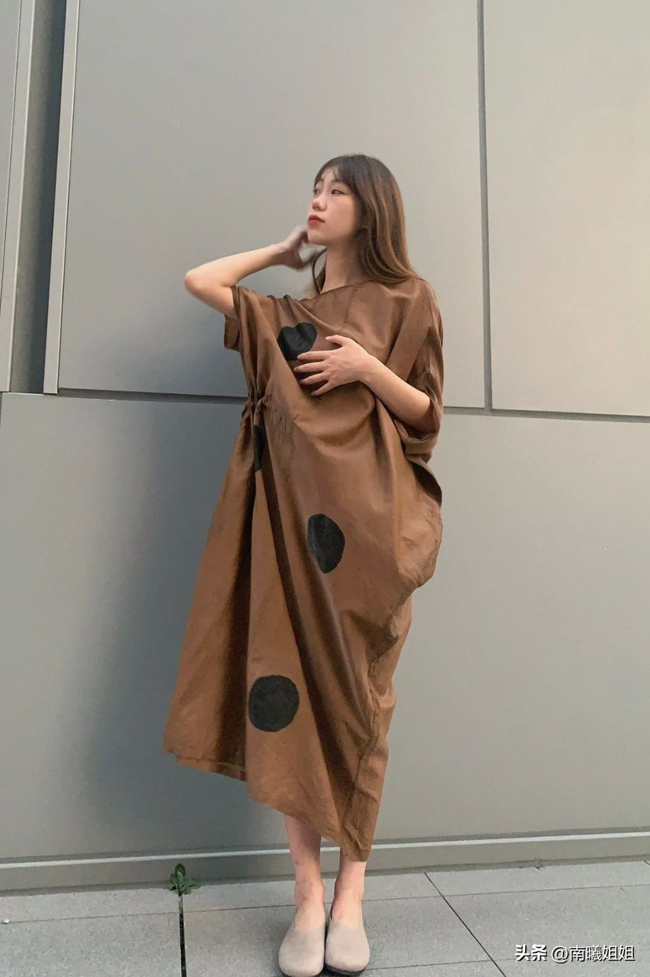 2023夏，“奶奶裙”正流行！既舒适百搭、又洋气遮肉，谁穿谁好看