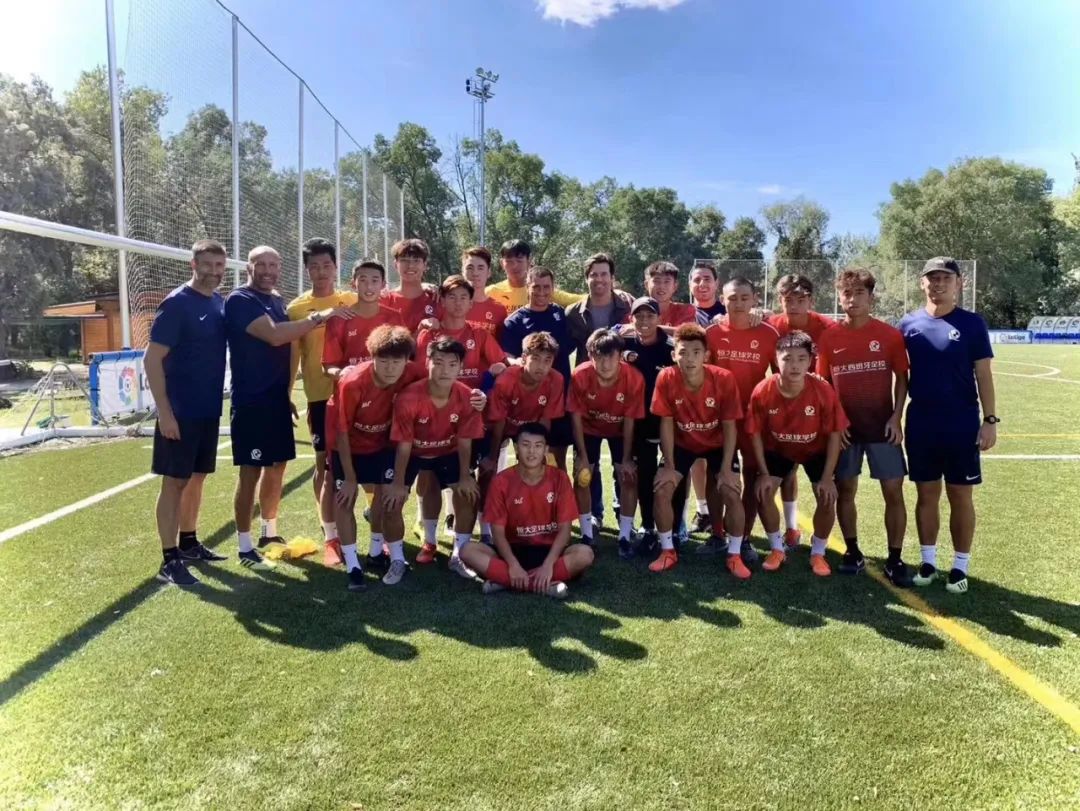 足球少年逐梦百年,足球少年征战绿茵