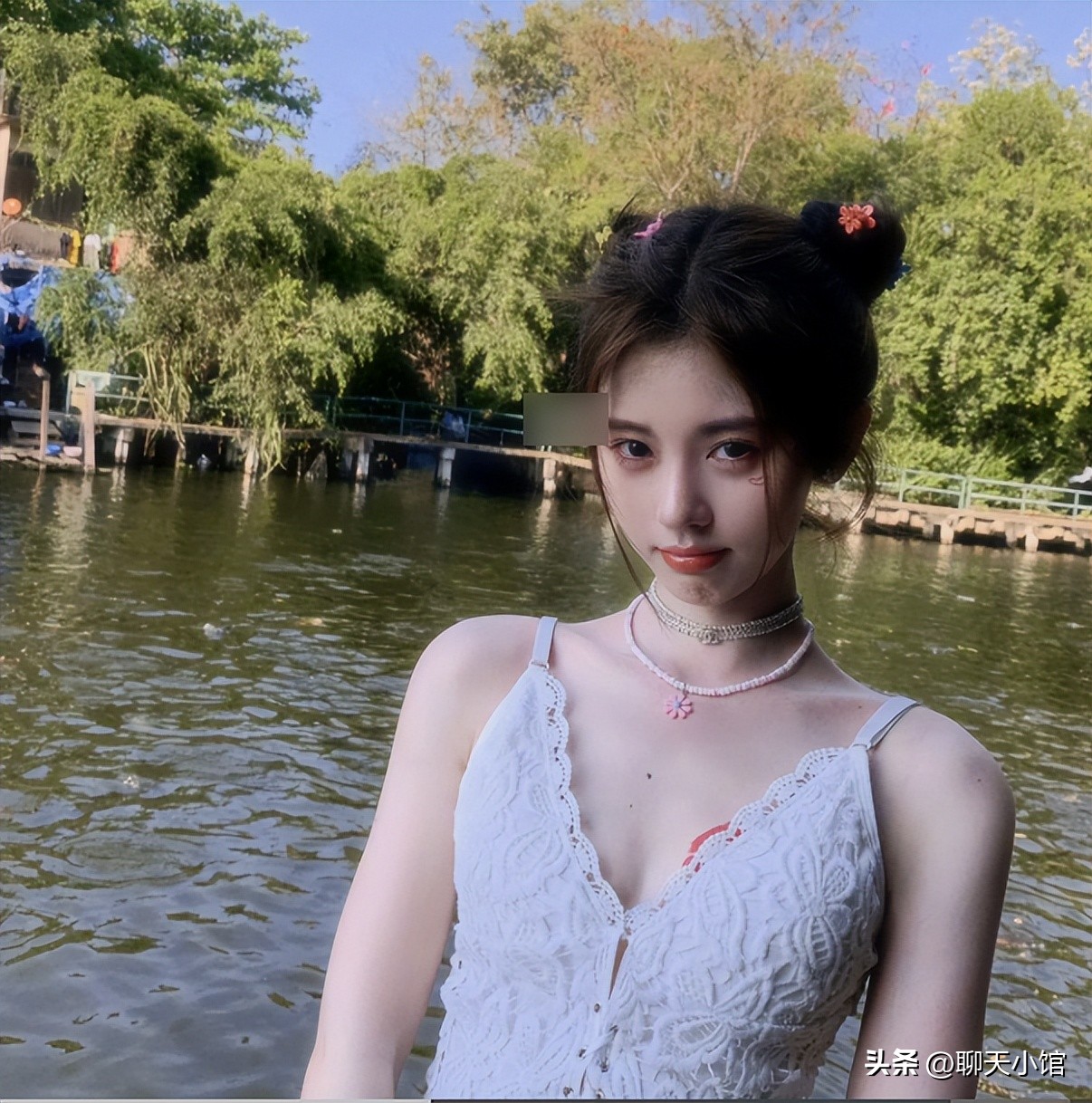 女网红优衣库迷惑行为引群嘲,优衣库童装试穿博主吐槽