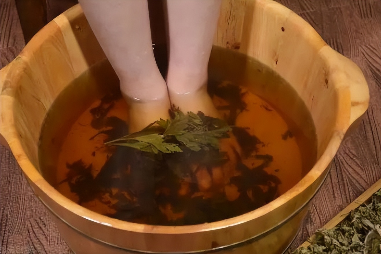 艾叶泡脚，坚持一个月后，身体会发生什么变化？值得尝试