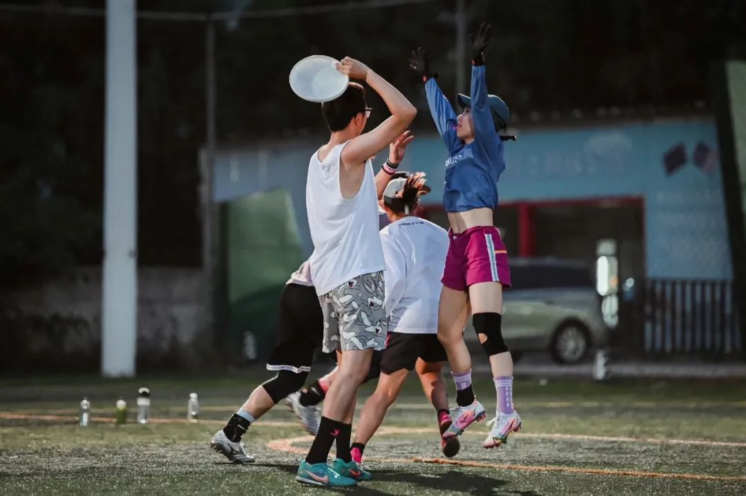 仅靠概念与营销，蕉下的“增长神话”并不美好