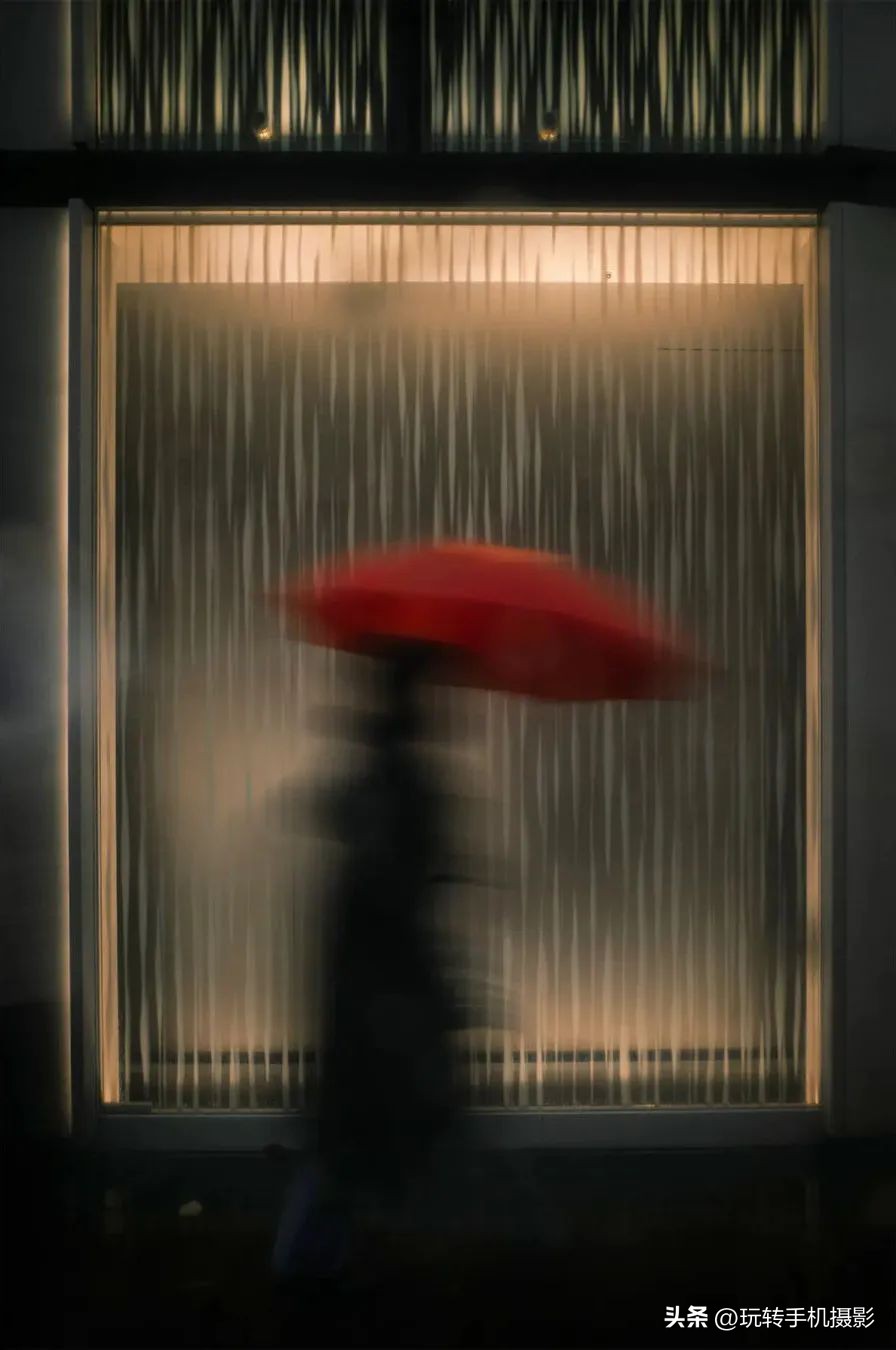 如何拍出好看的下雨天夜晚照片,雨天如何拍摄有温度的照片