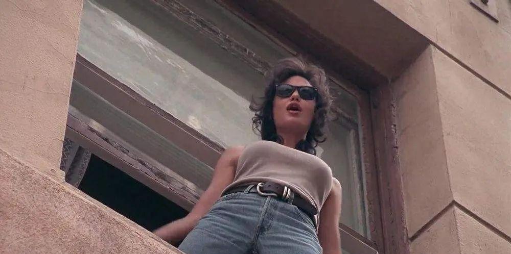 安吉丽娜朱莉1982年出演了什么,朱莉安吉丽娜近年电影