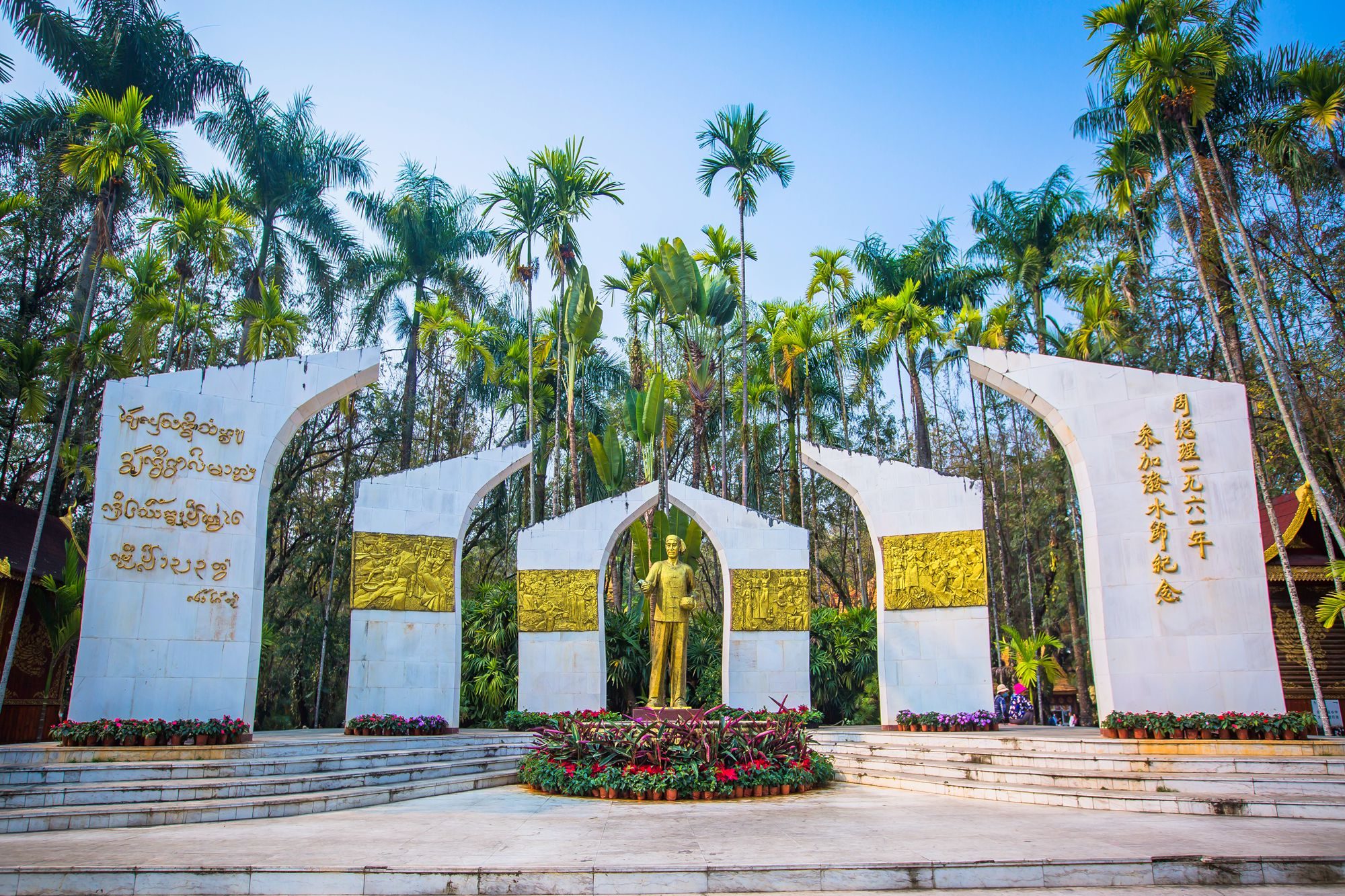 西双版纳曼听公园历史,傣王行宫和曼听公园是一个地方