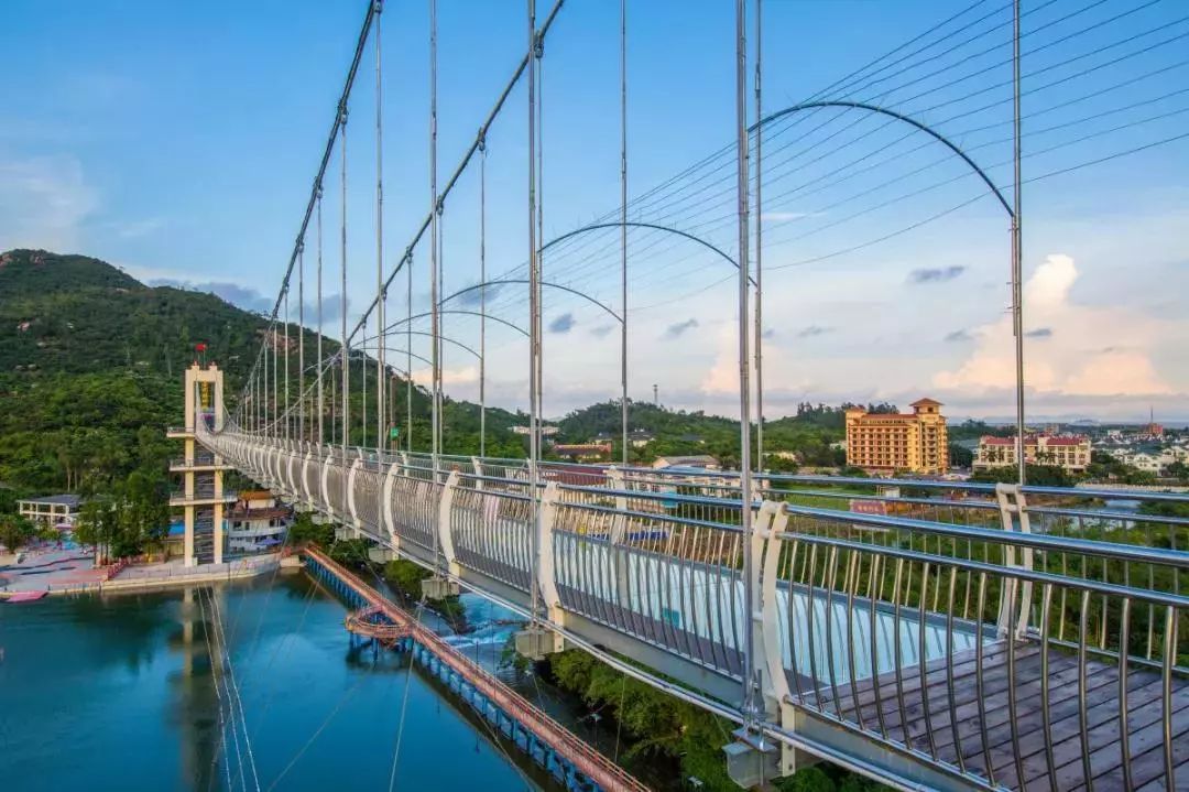 看完浮月村洋楼又去开平看碉楼,浮月村碉楼和梅家大院