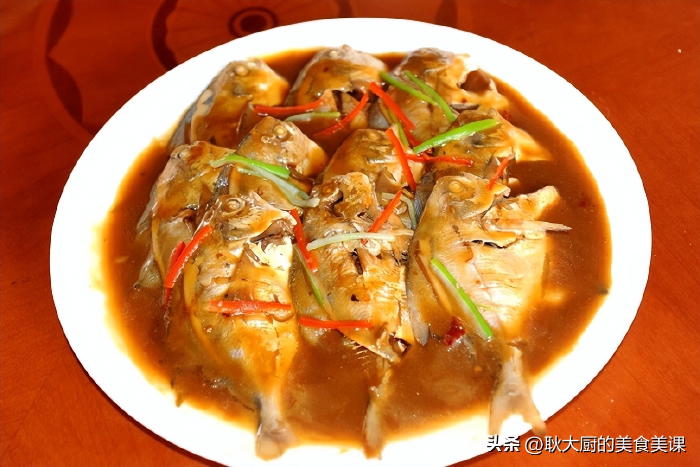 红烧小银鲳家常做法,酱焖银鲳鱼最好吃的做法