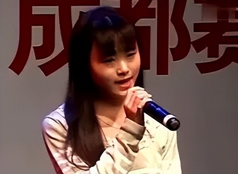 脸部造假，发量造假，牙齿造假，女明星除了性别，还有什么是真的