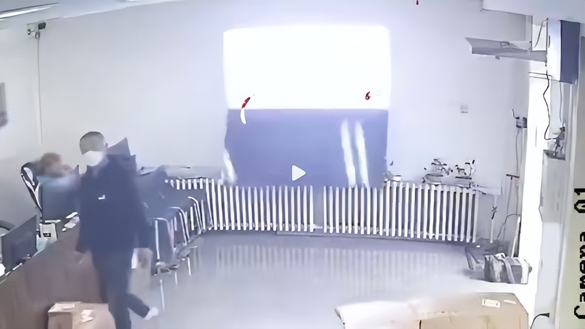 全面屏电视屏体脱落,电视屏幕碎裂原因