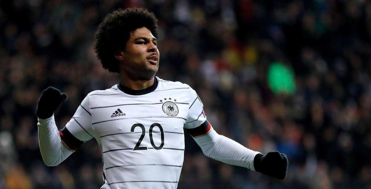 萨拉赫进入利物浦射手榜前十,萨拉赫跟梅西谁更强