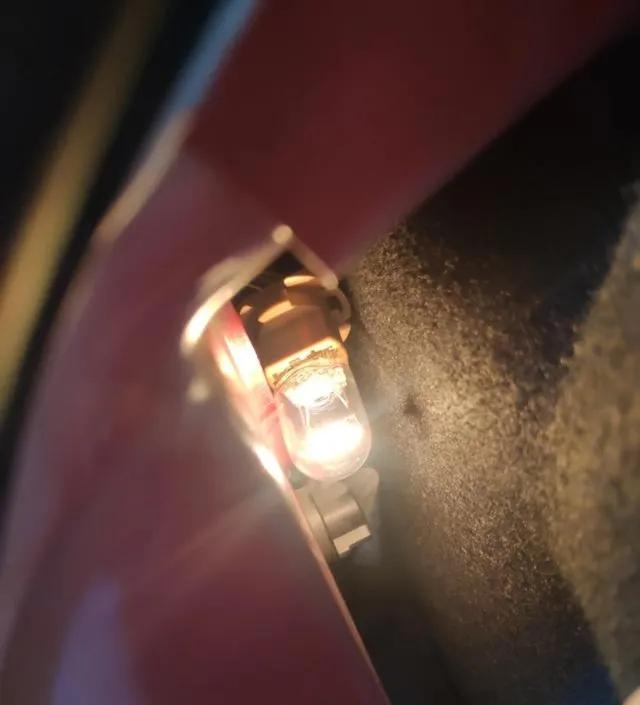 怎样提醒前方车辆刹车灯坏了,车辆刹车灯坏了怎么修