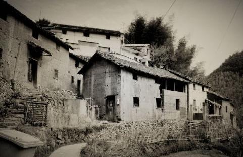 1989年,天津男子捡到女乞丐为妻,21年后发现妻子身份不简单