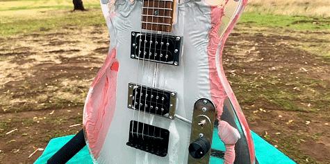 有多少老外买铁锹回家是为了当吉他弹？