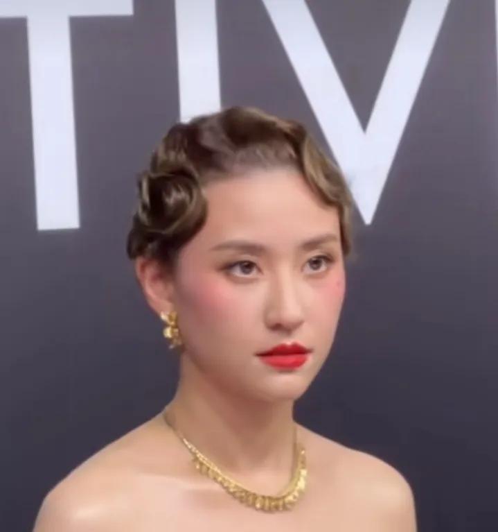 盘点爆火的红毯明星造型,最新女明星红毯惊艳合集