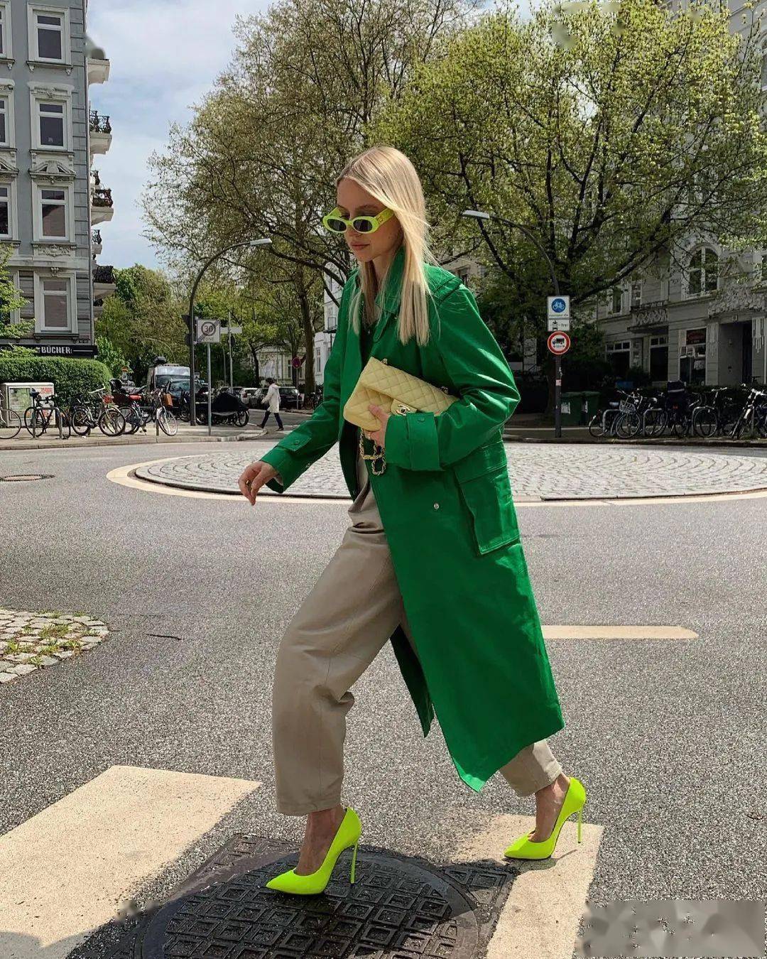 冬天活力穿搭运动风,充满活力的早春穿搭从色彩开始