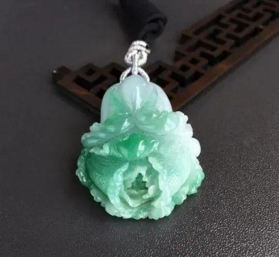 翡翠玉吊坠冰种浅浮雕,天然冰种黄翡翠玉白菜吊坠