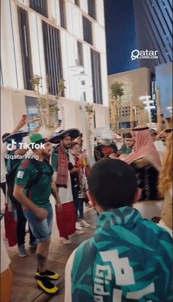 梅西夺冠后阿根廷粉丝集体哭了,梅西夺冠网友哭了