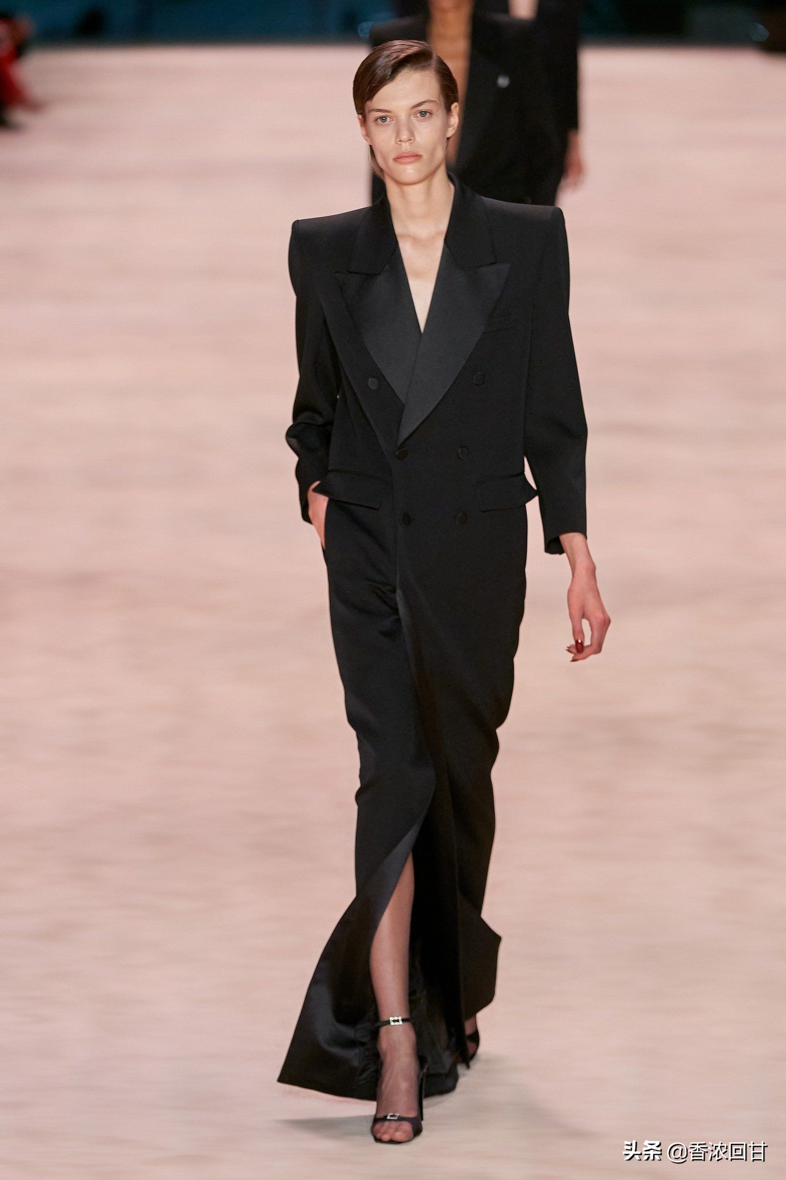 ysl第一套吸烟装,ysl2018年最火四支套装