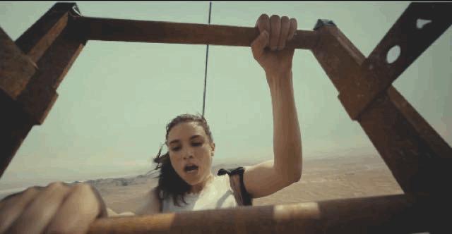 前半段手心冒汗，后半程反转不断，刺激之后，另有深意