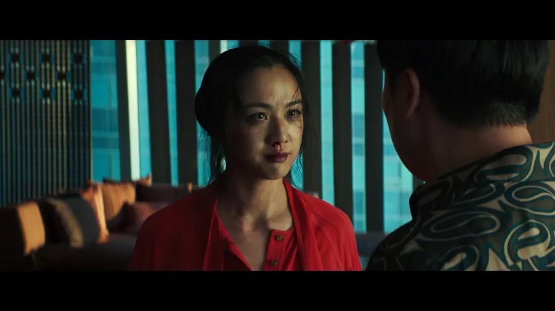 把最火的王心凌，与尴尬的汤唯放在一起，明星的遮羞布碎了一地