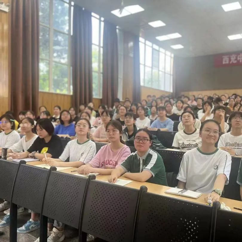 鏍¤鑲╄礋澶╀笅杩芥眰鍗撹秺,杩芥眰鍗撹秺瀹炵幇姊︽兂涓嶅繕鍒濆績