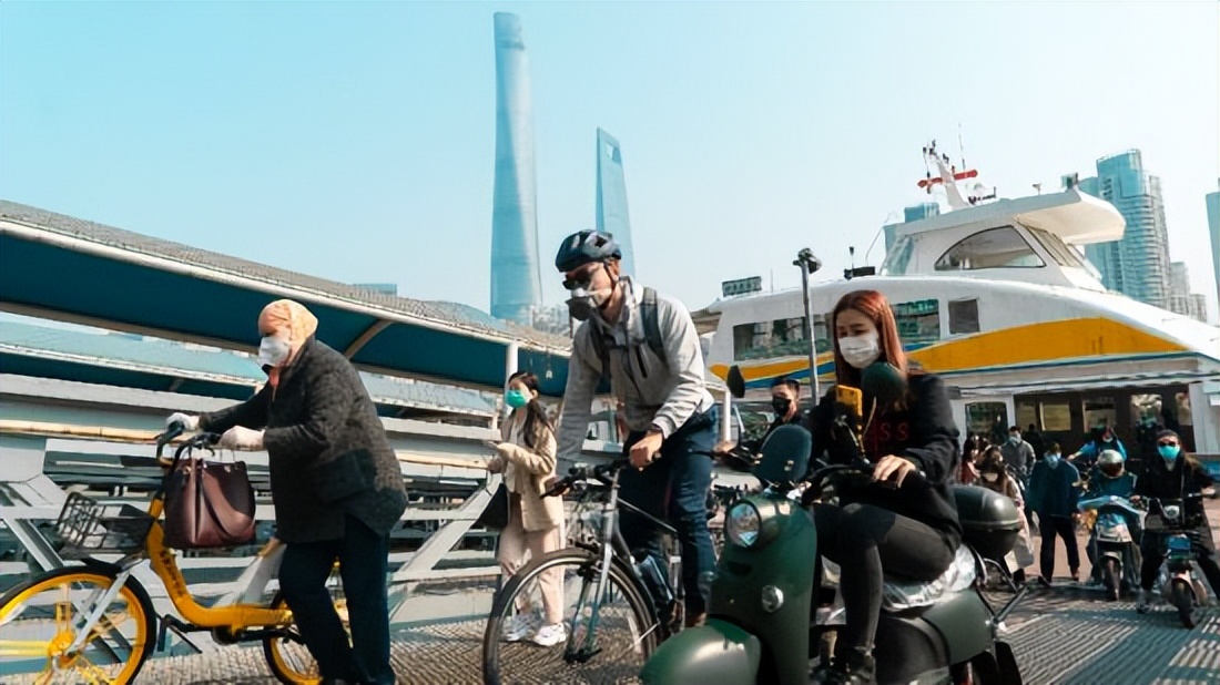 河南一女子朋友圈借钱300人打钱,女孩发300人微信借钱