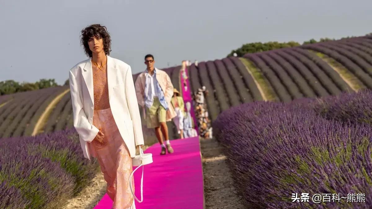 “我不做衣服，我讲故事”