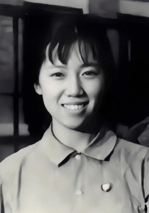 1952年*颖超邓**生病,周恩来去颐和园看望她,提醒卫士:一定要买票