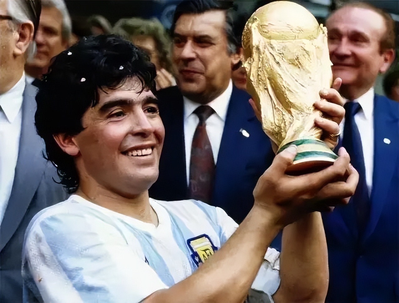 足球诗人贺炜的经典解说剧,足球诗人贺炜村超