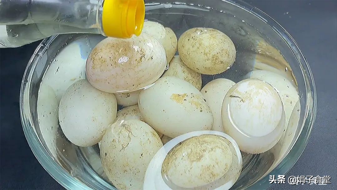 腌制咸鸭蛋最简单正确的做法,把咸鸭蛋腌制成流油咸鸭蛋的方法