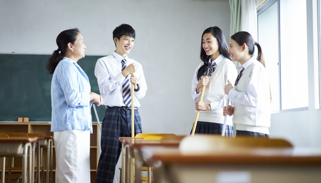 资深班主任坦言：比起“送礼”，老师更喜欢家长说这三句话！